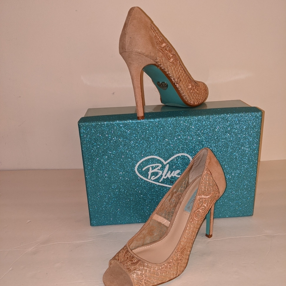 Betsey Johnson heels Size 7.5